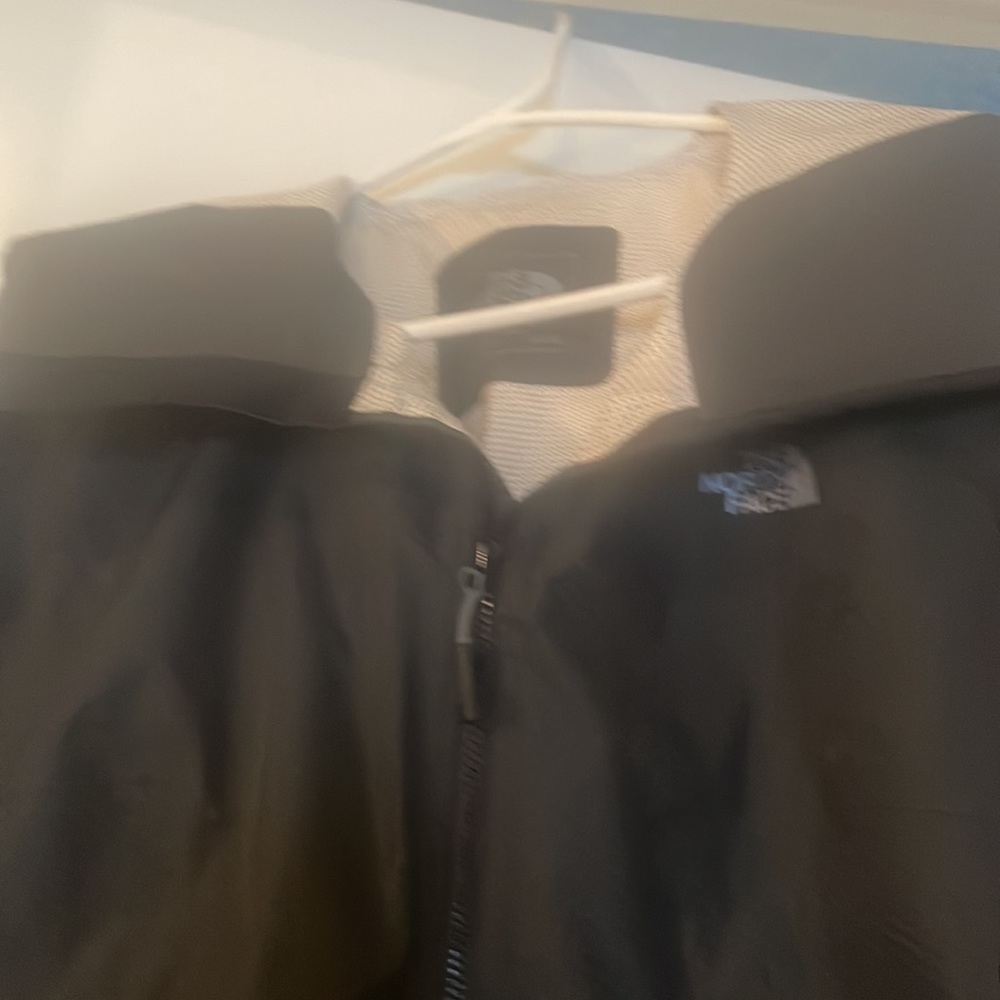Wind breaker - Picture 2 of 8